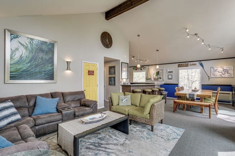 Osage Beach Vacation Rental | 3BR | 3BA | 1,900 Sq Ft | 2 Stories