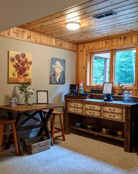 A little dining area.