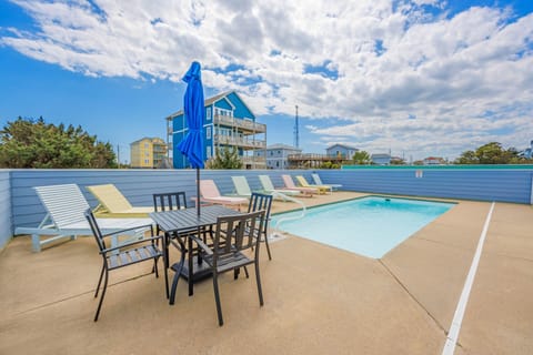 Take in the salty breeze from the sparkling pool of CARIBBEAN WAVE.