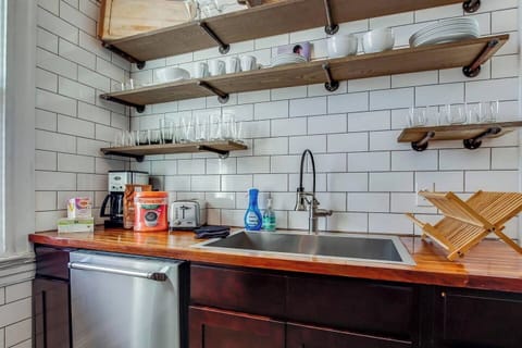 Gourmet Kitchen with high end appliances. 