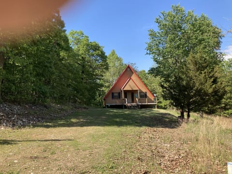A Cozy Cabin by the lake