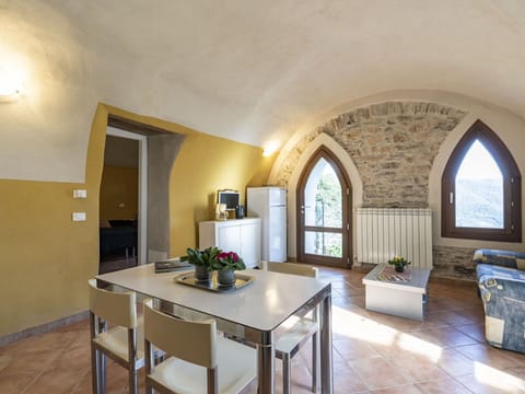 Table, Property, Furniture, Window, Plant, Couch, Picture Frame, Houseplant, Wood, Interior Design