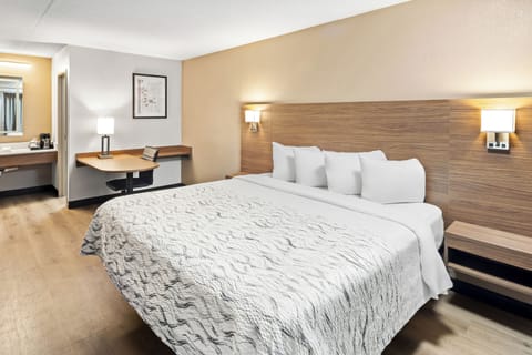 Pillowtop beds, in-room safe, desk, laptop workspace