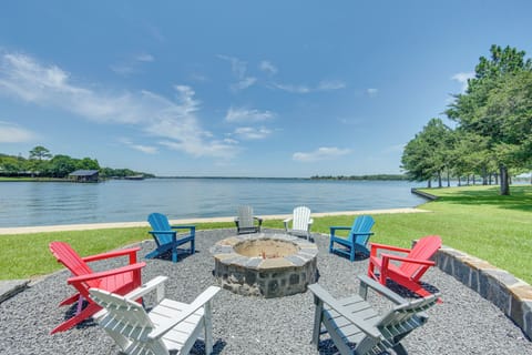Malakoff Vacation Rental | 5BR | 3BA | 3,800 Sq Ft
