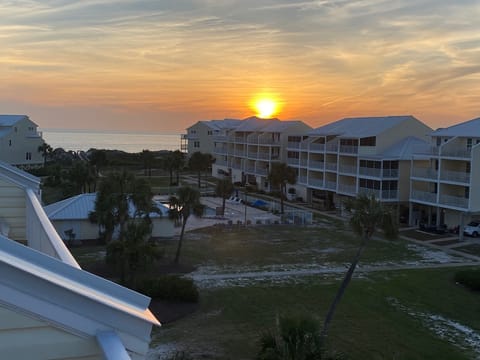 Beach Bummin' - 4 Reel