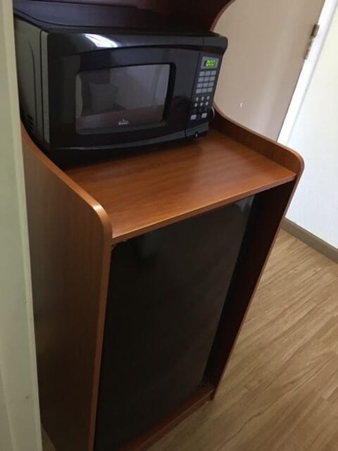 Room, 1 King Bed, Non Smoking | Desk, iron/ironing board, free WiFi, bed sheets