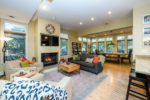 Spacious Family Room