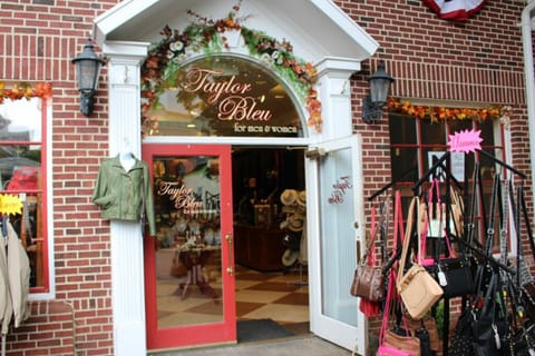 Ladies love Branson's variety of clothing and accessories stores.