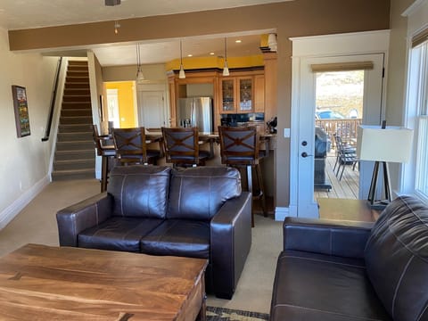 Living room with views and breakfast bar 2