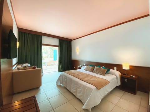 Suíte, Varanda | 1 bedroom, hypo-allergenic bedding, minibar, in-room safe