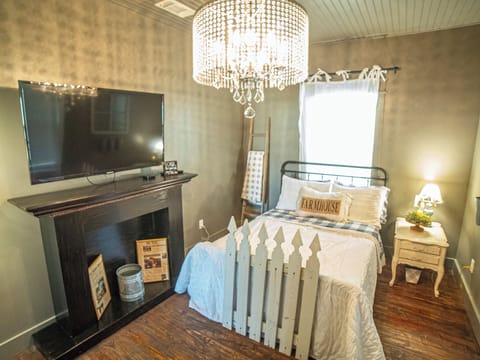 Master with Queen size bed