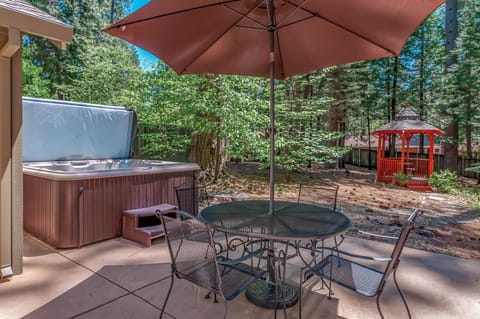 Arnold-Shwartzencabin_28