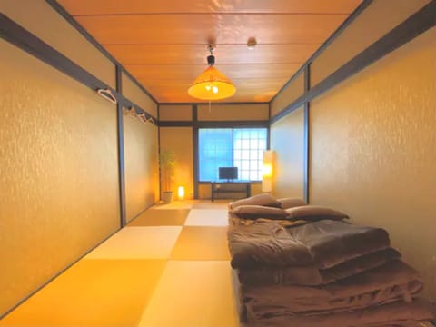 Private Vacation Home, Non Smoking | 8 bedrooms, WiFi (free), individually furnished, bed sheets