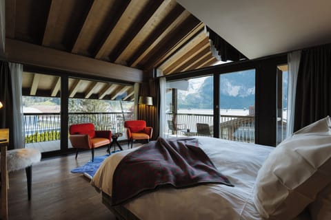 Corner Room with Eiger View | Premium bedding, free minibar, in-room safe, desk