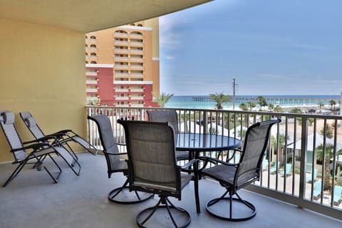 Private balcony with a breathtaking view of the Gulf!