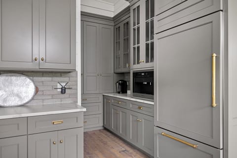 Ever wanted to know what if feels like to have a butler's pantry?