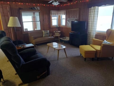 Living Room.  Live Direct TV Steam on Roku TV