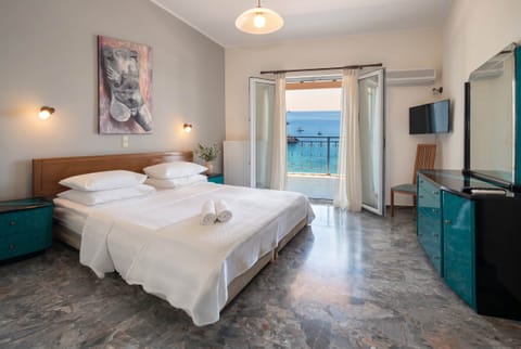Platakia blu apartment 04 primary bedroom sea view