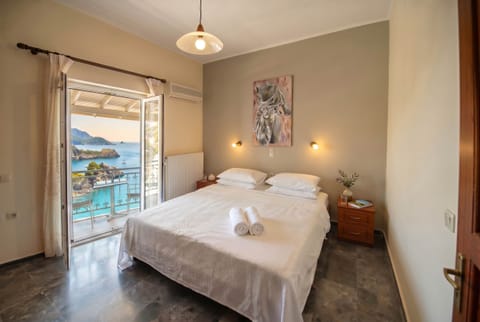 Platakia blu apartment 05 primary bedroom sea view