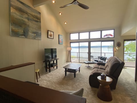 Furniture, Indoors, Living Room, Floor, Flooring