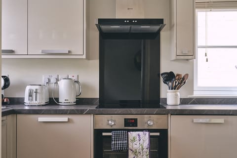 The kitchen at Bay Tree Cottage, Cotswolds