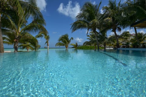 Outdoor pool, open 9:00 AM to 7:00 PM, sun loungers