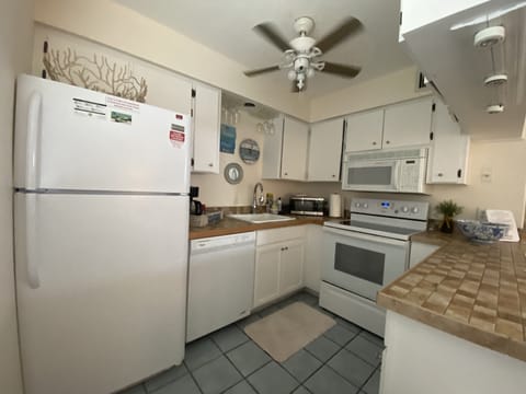 Full kitchen in Cozy - 