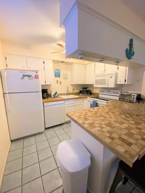 Full kitchen, dishwasher, stove, microwave, all linens , and dining utensils 6