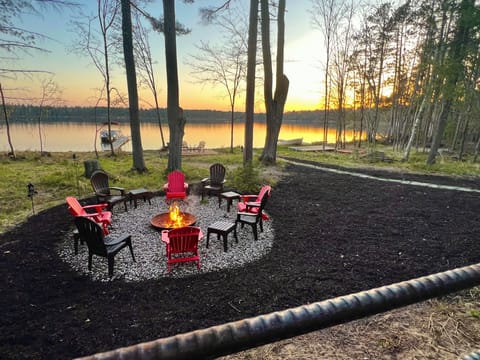 Lake side fire pit. Firewood provided.
