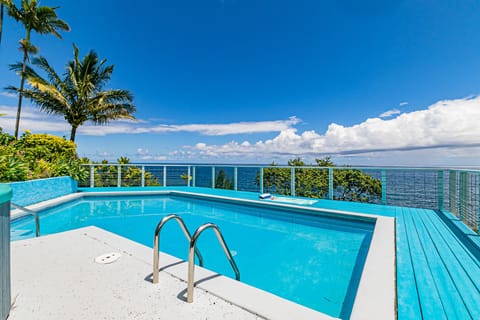 Enjoy the pool at Hale Kai Hawaii!