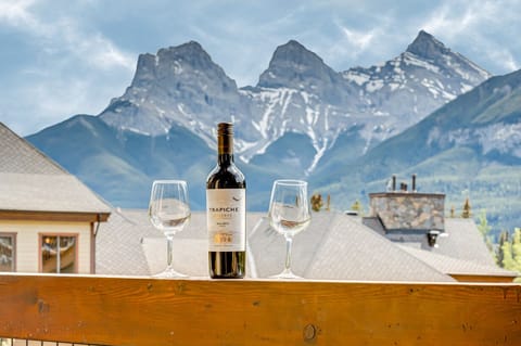 Magnificent Mountain Views!