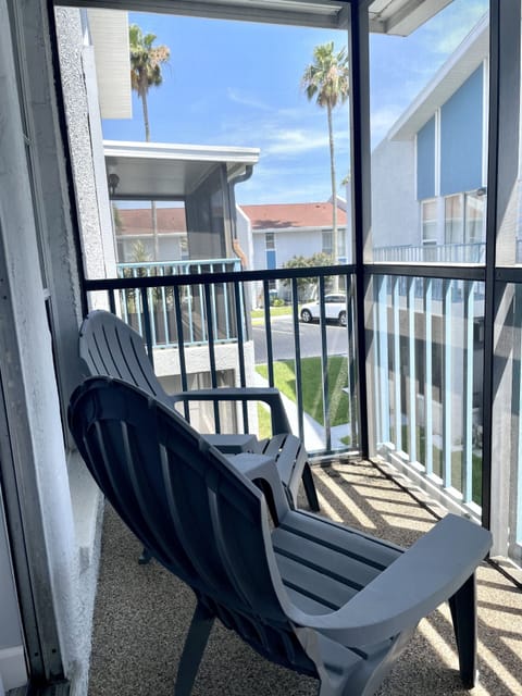 Outdoor screened in porch