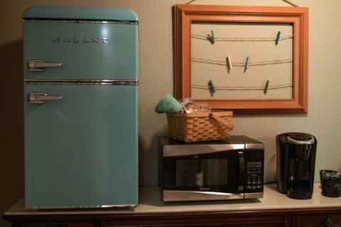 Vintage style fridge for hold restaurant left overs.