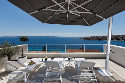 Luxury Villa | Terrace/patio