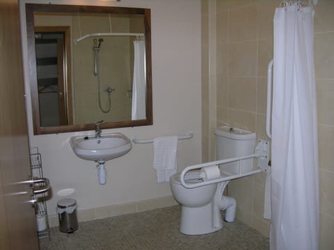 Double Room, Ensuite | Premium bedding, desk, laptop workspace, iron/ironing board