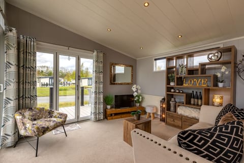 Luxury Apartment, Private Bathroom, Garden View | Lounge