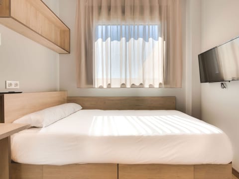 Desk, laptop workspace, free WiFi, bed sheets