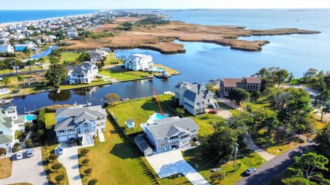 Huge yard, beautiful location on the Bay!