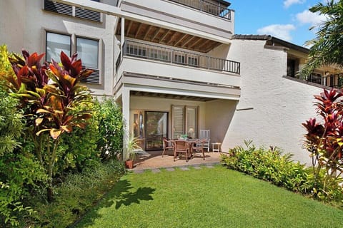 Patio Lanai with Garden View - Kahala 813