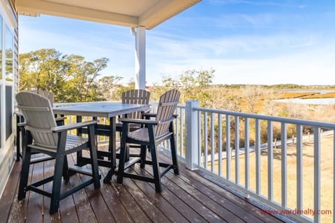 Soundfront Covered Porch
