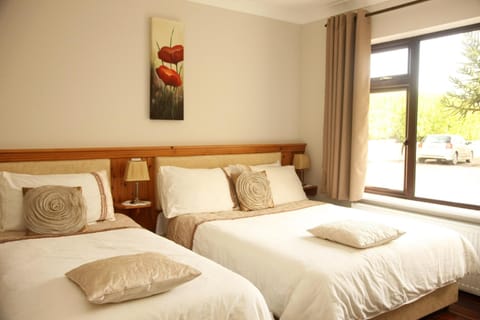 Family Room, Ensuite | 1 bedroom, premium bedding, laptop workspace, iron/ironing board