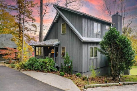 3 Bed 3 Bath Lodge in the Peaceful Side of the Smokies