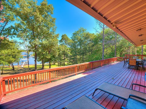 Breathtaking lake views in all seasons!