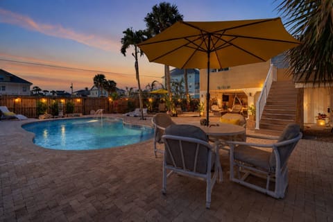 Start your morning at the Gulf, spend your afternoon at the shared pool and sundeck, then end the day dining under Southwest Florida's golden skies.