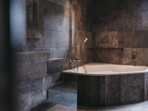 Suite, 1 Bedroom | Bathroom | Free toiletries, hair dryer, bathrobes, towels