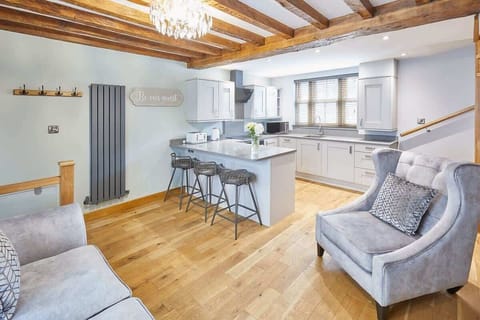 11 Bakehouse Yard, Whitby - Host & Stay