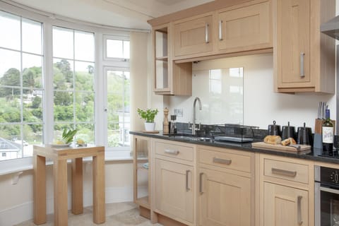 Kitchen with feature window - Waterview House