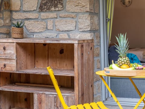 Furniture, Property, Green, Table, Plant, Wood, Yellow, Floor
