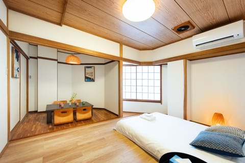 Apartment, Non Smoking | 2 bedrooms, WiFi (free), bed sheets