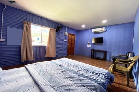 Deluxe Double Room | Desk, free WiFi, bed sheets